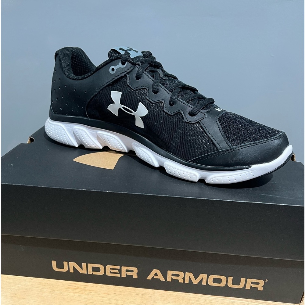 Brand New in the box Men’s Under Armour Black Running sneakers.